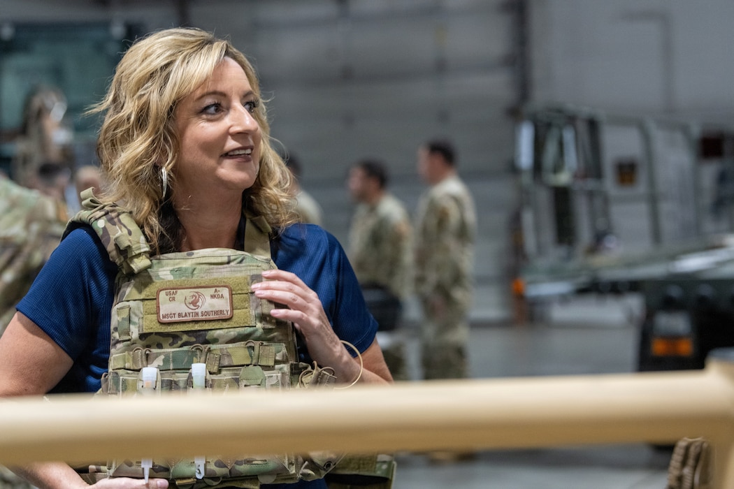 An Honorary Commander tries on a plate carrier.