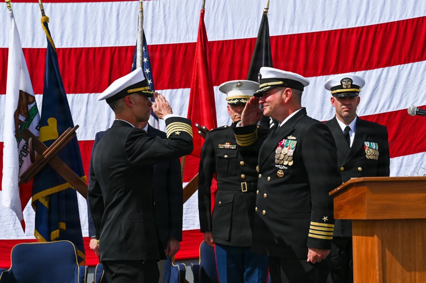 USS Anchorage conducts change of command ceremony