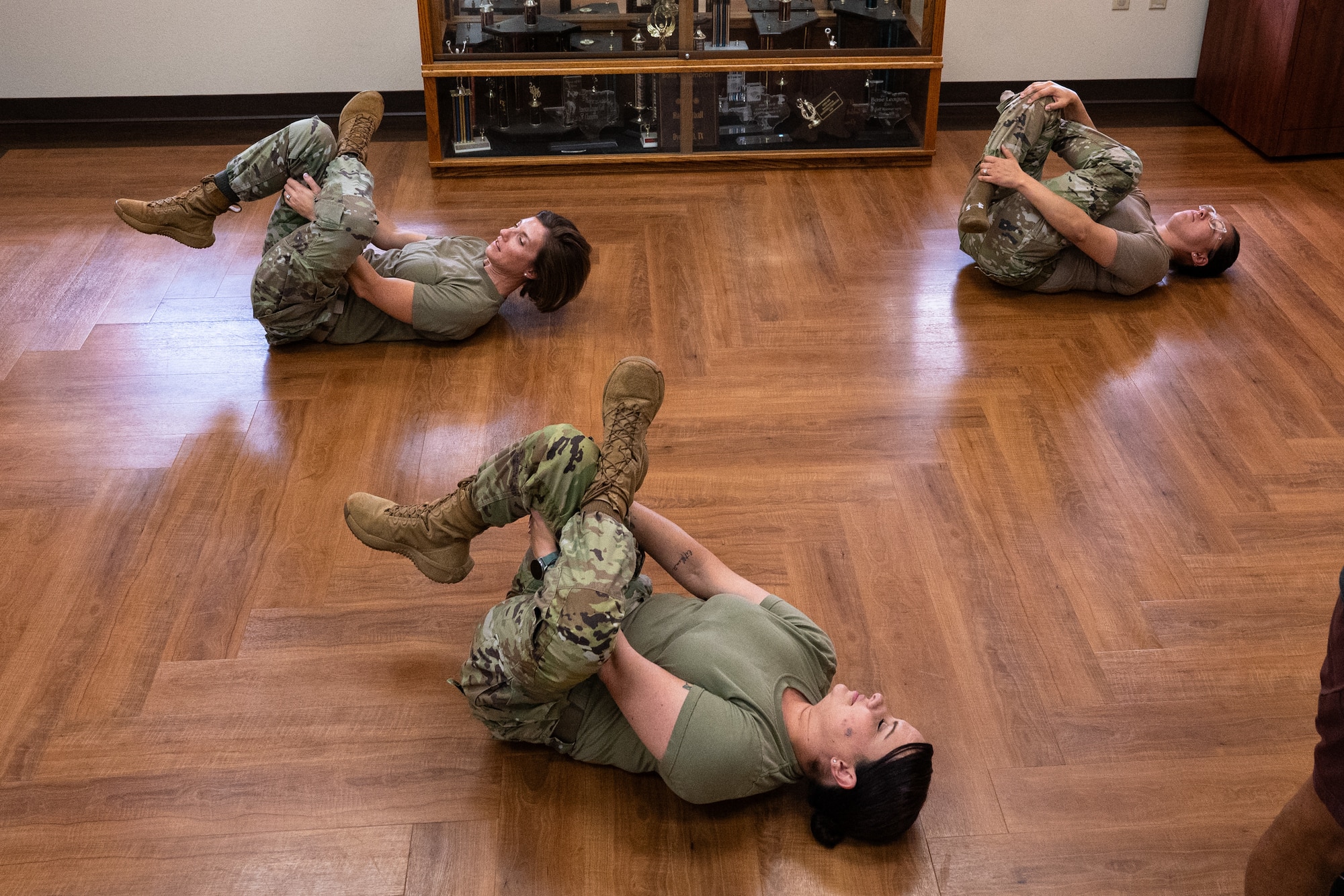U.S. Airmen participate in movement exercises led by Hardin-Simmons University physical therapy students and staff during a collaborative training event with the 7th Medical Group at Dyess Air Force Base, Texas, April 10, 2026. The event focused on providing hands-on training for assessing physical fitness and improving overall health performance. (U.S. Air Force photo by Senior Airman Jade M. Caldwell)