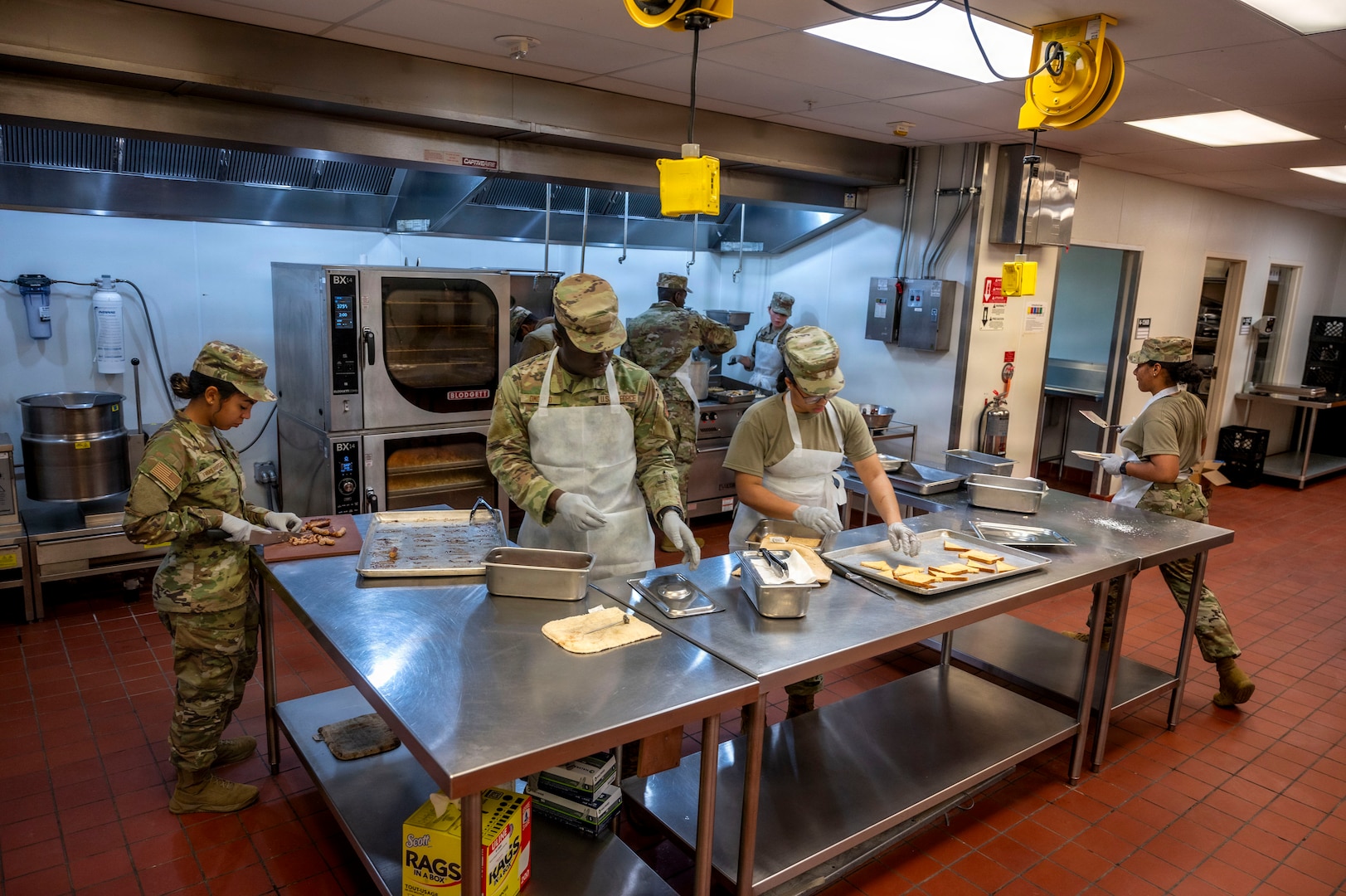 METC Nutrition and Diet Students Practice Therapeutic Diets