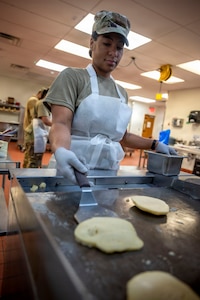 METC Nutrition and Diet Students Practice Therapeutic Diets