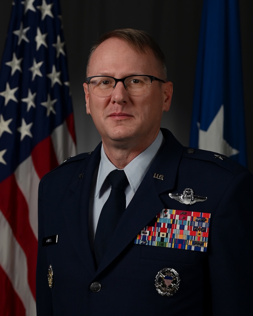 Official photo of Brig. Gen. Michael D. Curry.