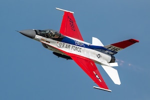 A U.S. Air Force F-16 from the Viper Demonstration Team at Shaw Air Force Base, S.C., flies over the Kentucky Air National Guard Base in Louisville, Ky., April 16, 2026 in advance of this weekend’s Thunder Over Louisville air show. The Kentucky Air Guard’s 123rd Airlift Wing is serving as the base of operations for military aircraft participating in the show. (U.S. Air National Guard photo by Dale Greer)