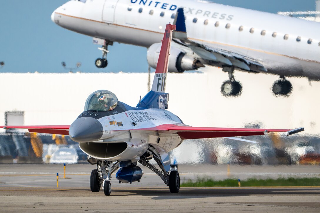 A U.S. Air Force F-16 from the Viper Demonstration Team at Shaw Air Force Base, S.C., arrives at the Kentucky Air National Guard Base in Louisville, Ky., April 16, 2026 in advance of this weekend’s Thunder Over Louisville air show. The Kentucky Air Guard’s 123rd Airlift Wing is serving as the base of operations for military aircraft participating in the show. (U.S. Air National Guard photo by Dale Greer)