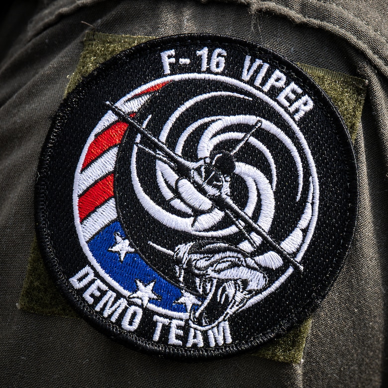 The U.S. Air Force F-16 Viper Demonstration Team arrived at the Kentucky Air National Guard Base in Louisville, Ky., on April 16, 2026 in advance of this weekend’s Thunder Over Louisville air show. The Kentucky Air Guard’s 123rd Airlift Wing is serving as the base of operations for military aircraft participating in the show. (U.S. Air National Guard photo by Dale Greer)