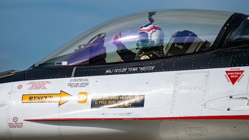 U.S. Air Force Maj. Taylor Hiester, a pilot with F-16 Viper Demonstration Team, gives a thumbs-up while taxiing his aircraft at the Kentucky Air National Guard Base in Louisville, Ky., April 16, 2026 in advance of this weekend’s Thunder Over Louisville air show. The Kentucky Air Guard’s 123rd Airlift Wing is serving as the base of operations for military aircraft participating in the show. (U.S. Air National Guard photo by Dale Greer)