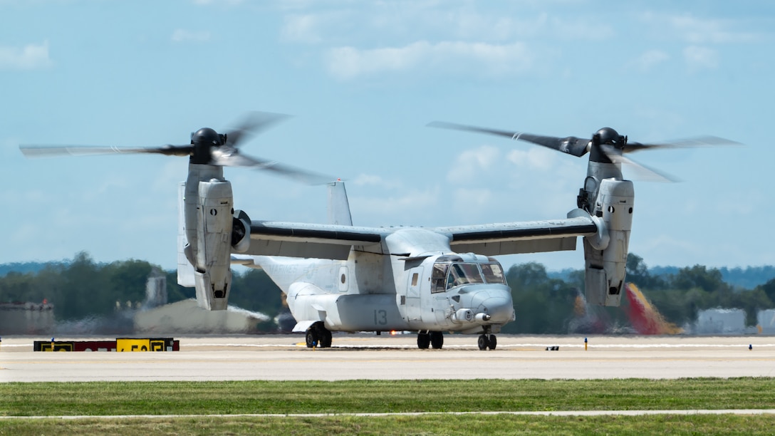 A U.S. Marine Corps V-22 Osprey arrives at the Kentucky Air National Guard Base in Louisville, Ky., April 16, 2026 in advance of this weekend’s Thunder Over Louisville air show. The Kentucky Air Guard’s 123rd Airlift Wing is serving as the base of operations for military aircraft participating in the show. (U.S. Air National Guard photo by Dale Greer)