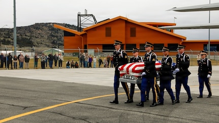 Soldiers assigned to the Montana Army National Guard Honor Guard carry the casket of Pvt. Henry Bordner from a Lockheed C-130 Hercules to a waiting hearse during a dignified transfer at Bert Mooney Airport in Butte, Mont., April 15, 2026.
