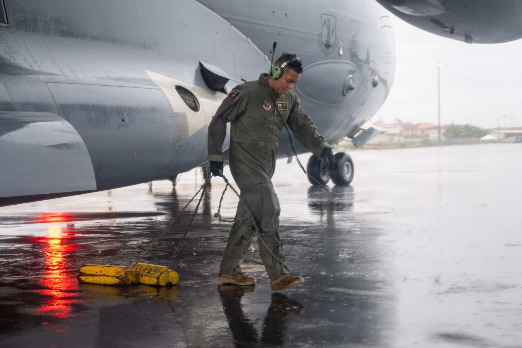 A U.S. Air Force loadmaster prepares a C-17 Globemaster III for takeoff.