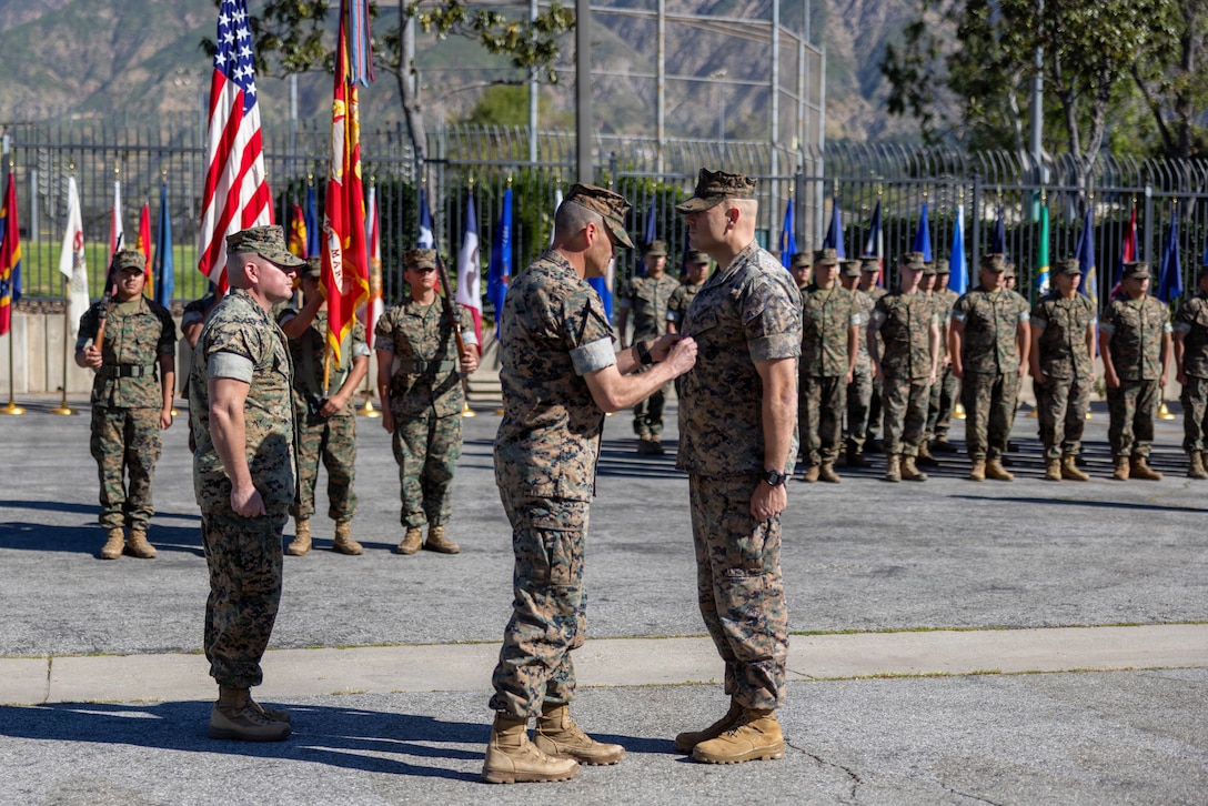 U.S. Marine Corps Col. Aaron M. Awtry, left, commanding officer of 23rd Marine Regiment, gives award to Lt. Col. Davis B. Gooding III, right, outgoing commanding officer of 2nd Bn., 23rd Marine Regiment, 4th MARDIV, during a change of command ceremony in Pasadena, Calif., March 14, 2026. During the ceremony, Gooding III relinquished command of the battalion to Smith. The ceremony signified the transfer of accountability, responsibility and authority to new leadership and the continuity of command. (U.S. Marine Corps photo by Lance Cpl. Adrian Estrada)