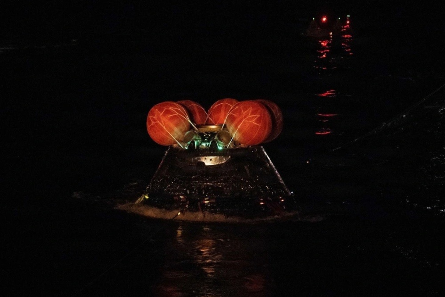 USS John P. Murtha, EODGRU1 divers, NASA Engineers recover the Orion crew module