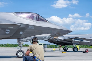 A U.S. Air Force crew chief prepares an F-35A Lightning II for takeoff at Savannah Air National Guard Base, Georgia, April 22, 2026, during Exercise Ready Tiger 26-3. Ready Tiger strengthened the Wing’s ability to deploy, fight and win in contested environments. (U.S. Air Force photo by Staff Sgt. Sari Seibert)