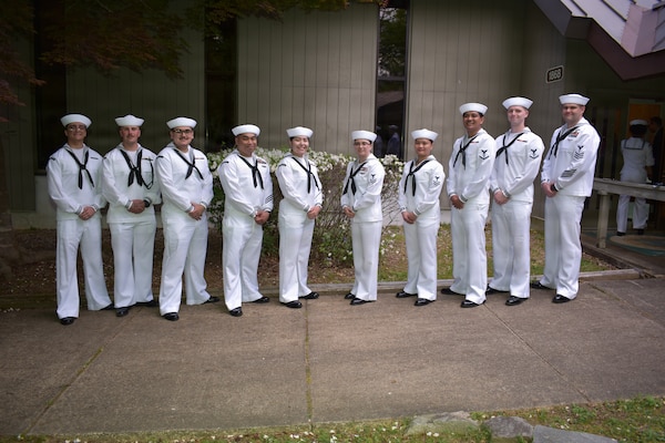The Side Boys who held various functions at the ceremony paused at the conclusion to give a memento to the command master chief on the day of his departure.