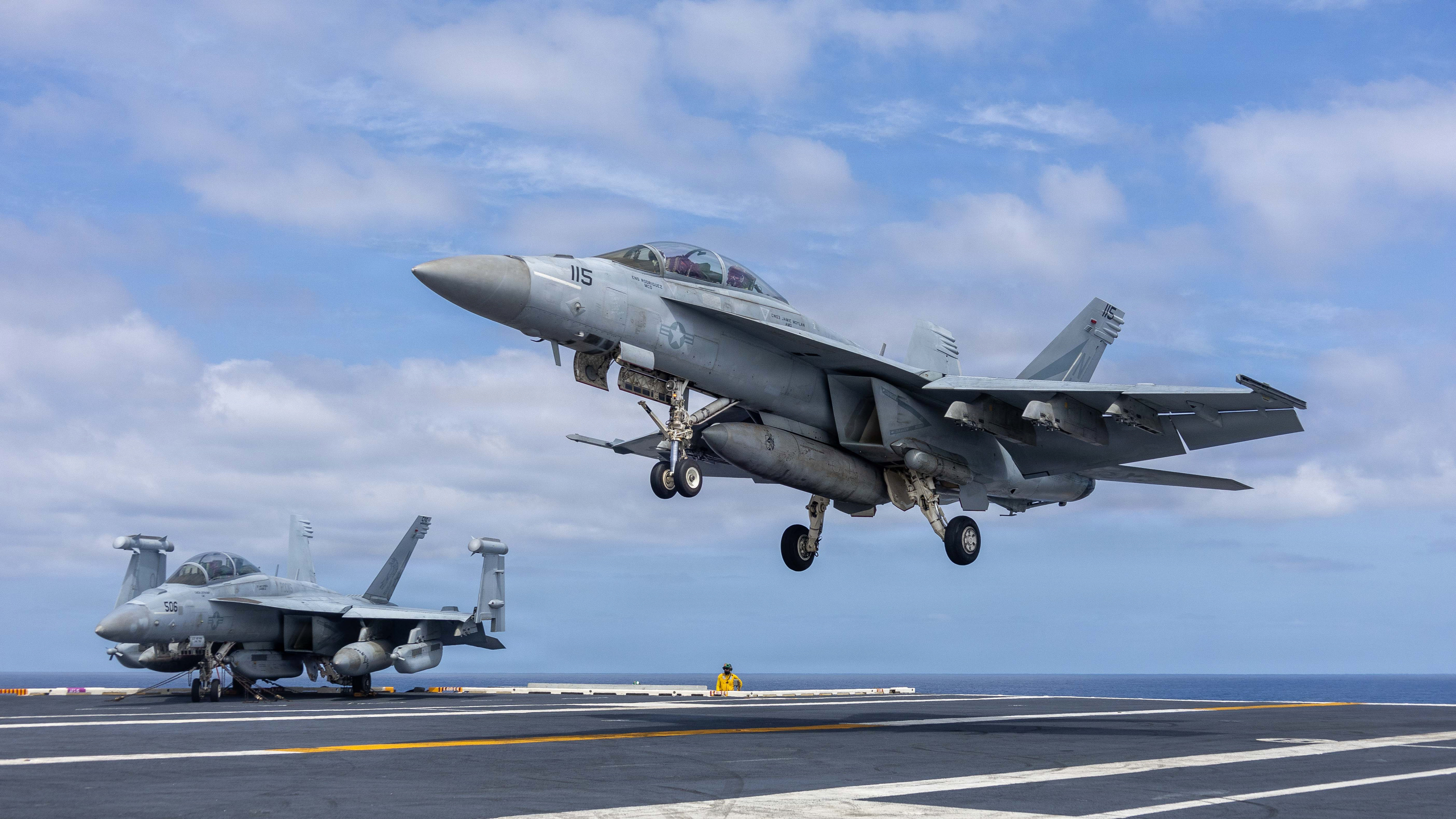 アメリカ軍 USS Theodore Roosevelt Flight Operations