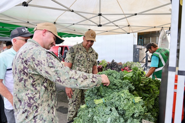 Hospital Corpsman 1st Class Sean Weimer (left) and Hospital Corpsman 1st Class Raphael R. Claxton conduct food safety inspections at the 29 Palms Farmers Market at Marine Corps Air Ground Combat Center (MCAGCC), April 9, 2026. Preventive medicine technicians ensure vendors comply with Navy and Department of War food safety standards, supporting the health and readiness of service members and their families. (U.S. Navy photo by Christopher Jones, NMRTC/NH Twentynine Palms public affairs officer)