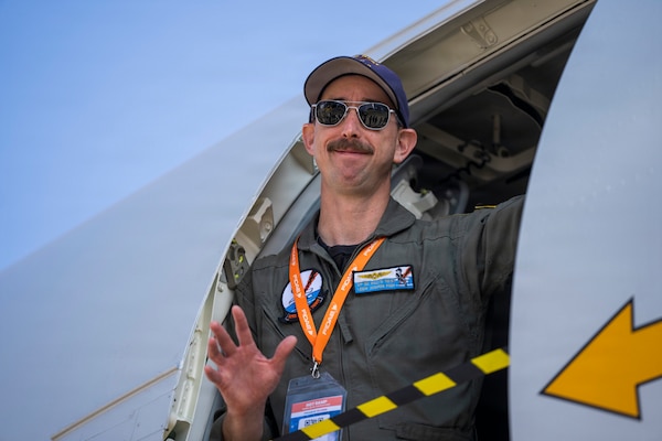 U.S. Navy Lt. Cmdr. Joshua Fish, Patrol Squadron Thirty’s Flight Surgeon, waves to the crowd from a U.S. Navy P-8A Poseidon aircraft during Feria Internacional del Aire y del Espacio (FIDAE) 2026 in Santiago, Chile, April 7, 2026. FIDAE is one of the largest air, space and defense exhibitions in Latin America, bringing together military leaders, industry partners and aviation professionals from around the world. (U.S. Air Force photo by Andrea Jenkins)