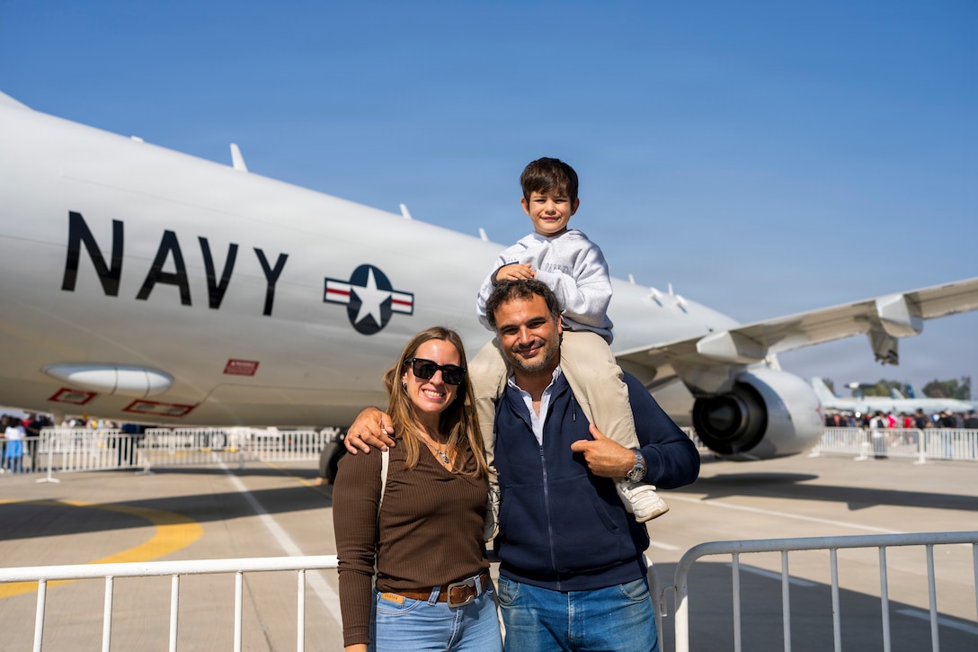 A Chilean family poses for a photo in front of a U.S. Navy P-8A Poseidon aircraft during Feria Internacional del Aire y del Espacio (FIDAE) 2026 in Santiago, Chile, April 11, 2026. The international air show provided a platform for the United States to engage with allies and partners while demonstrating advanced air capabilities.
