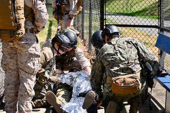 First-year medical students at the Uniformed Services University of the Health Sciences conduct a medical evacuation training exercise with a UH-60L MEDEVAC Black Hawk assigned to the D.C. Army National Guard Aviation Battalion in Bethesda, Maryland, on April 10, 2026. The training provided medical school applicants and first-year medical students with instruction in medical evacuation procedures and tactical combat casualty care (TCCC).