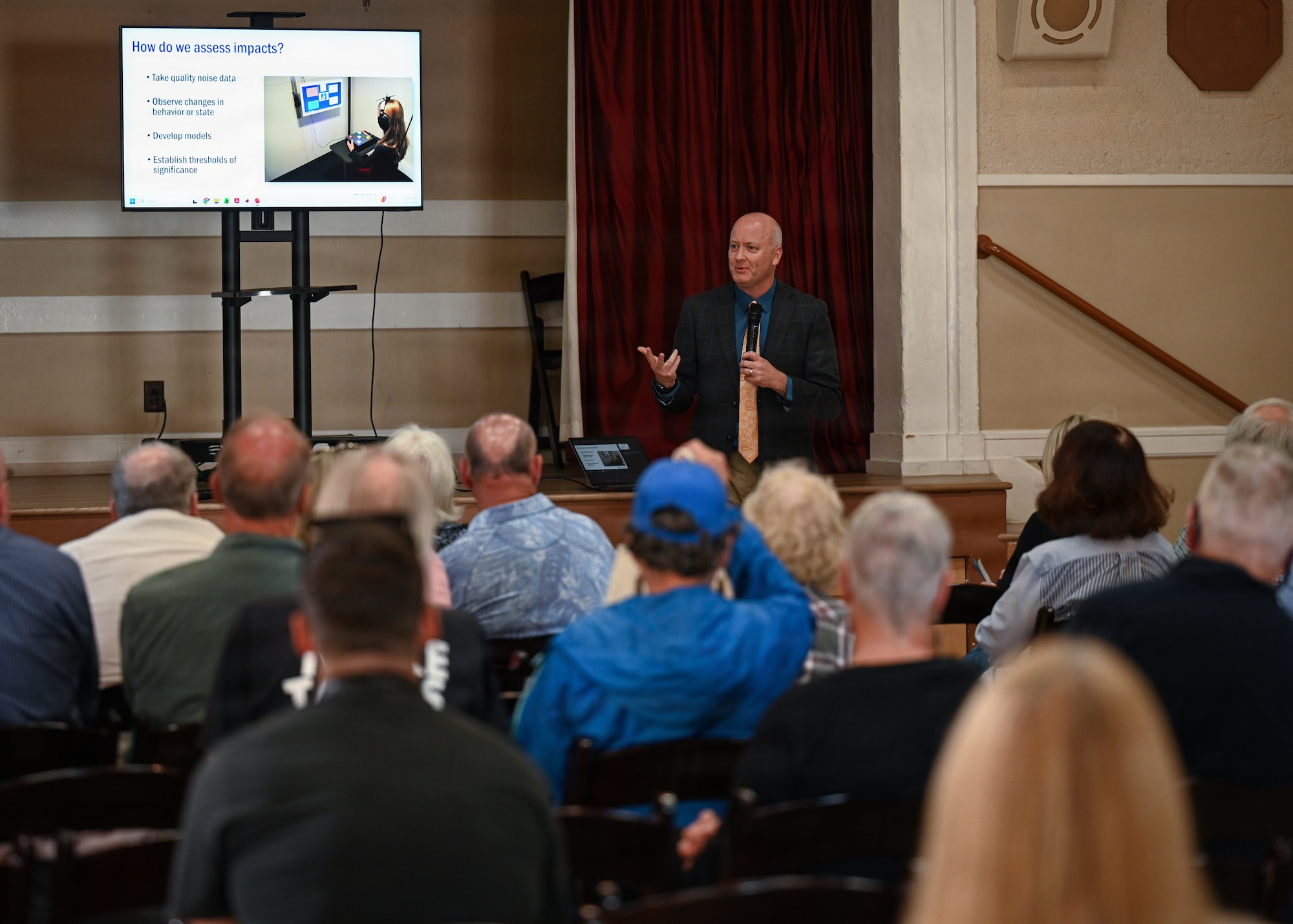 Dr. Kent Gee discusses the findings of his research during a community engagement event in Carpinteria, Calif.