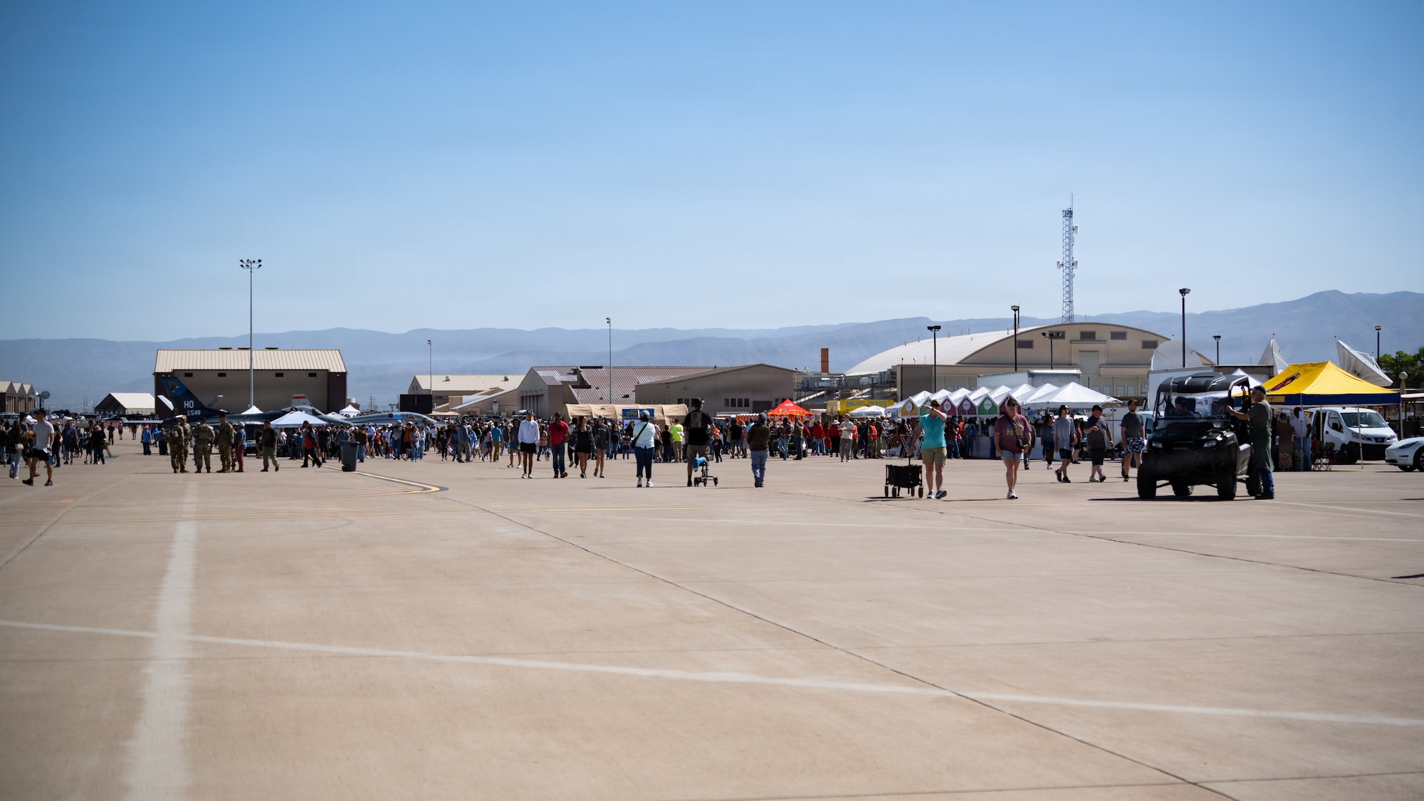 An open image of the crowds entering the Air Show.