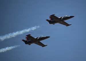 The Patriots Jet Team performs aerial maneuvers.