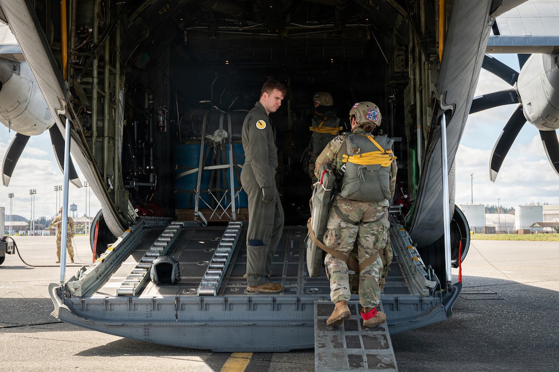Connecticut Air National Guard supports joint airborne training with 160th Special Operations