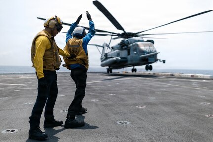 U.S. Navy Aviation Boatswain’s Mate (Handling) Airman Gregory Byias, assigned to San Antonio-class amphibious transport dock ship USS Portland (LPD 27), signals a CH-53E Super Stallion assigned to Marine Medium Tiltrotor Squadron (VMM) 163 (Reinforced), 11th Marine Expeditionary Unit, to takeoff in the Pacific Ocean, April 18, 2026.