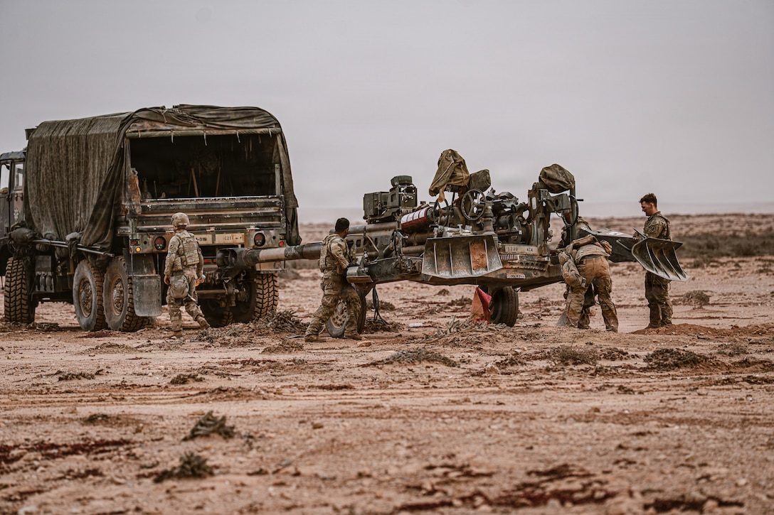 Preparing M777A2 Howitzer