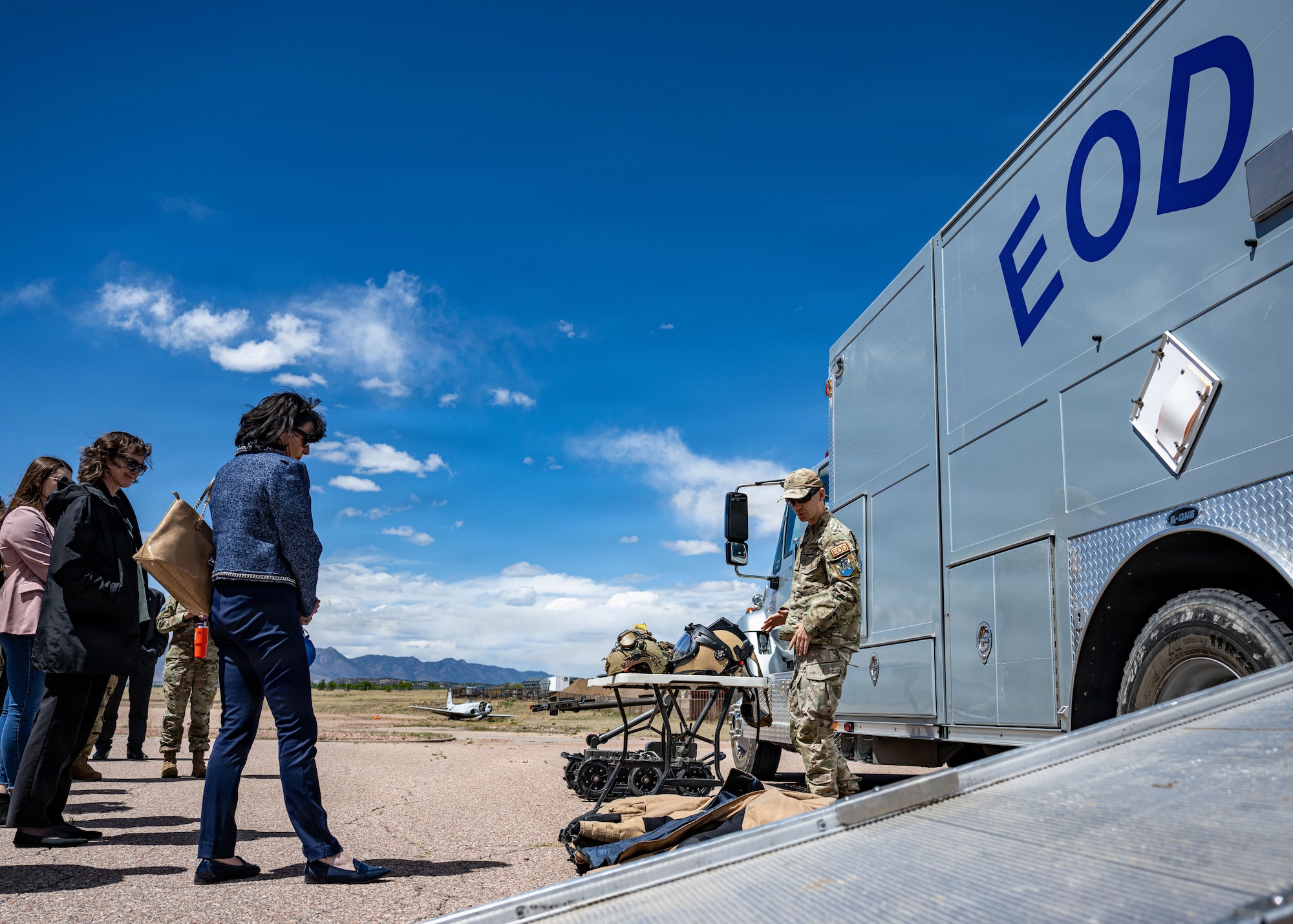 An EOD technician speaks to a tour group.