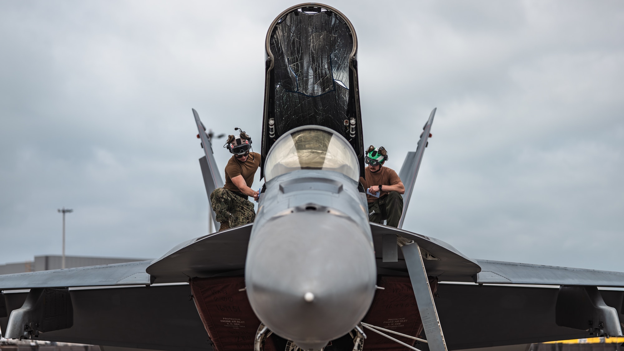 U.S. Navy Aviation Machinist’s Mates Gabriel Cerri, left, and Easton Rodgers, both assigned to Strike Fighter Squadron (VFA) 113, Naval Air Station Lemoore, California, perform pre-flight maintenance on an F/A-18F Super Hornet assigned to VFA-113 at Tyndall Air Force Base, Florida, during Checkered Flag 26-2, April 28, 2026.