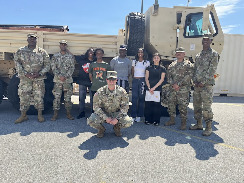 Army Reserve unit hosts presentation at Indiana high school