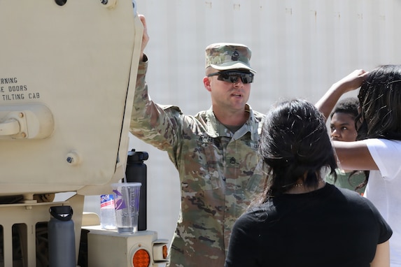 Army Reserve unit hosts presentation at Indiana high school