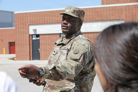 Army Reserve unit hosts presentation at Indiana high school