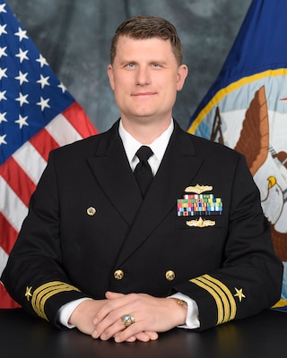 Official portrait of Cmdr. Peyton Price. (U.S. Navy photo)