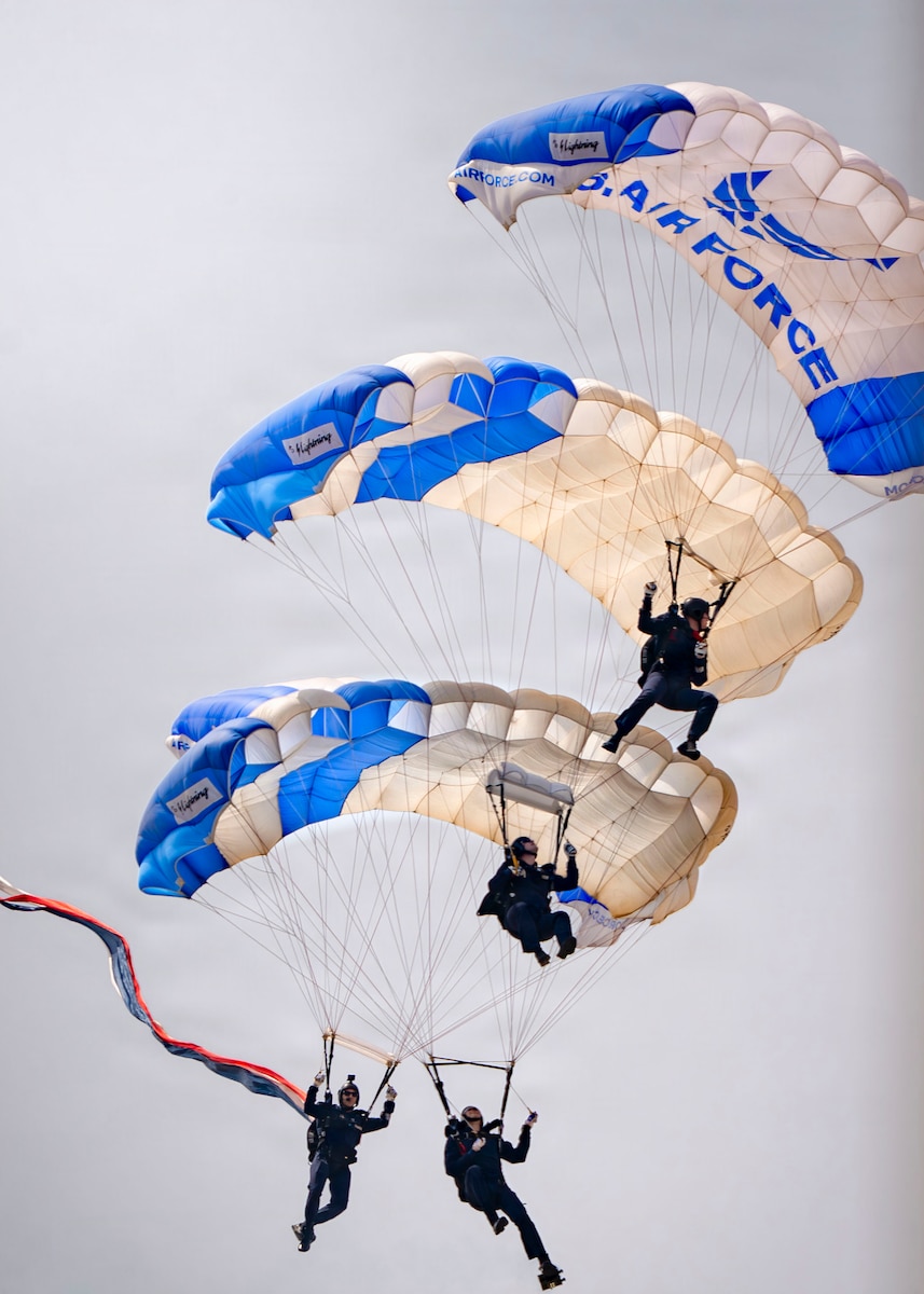 U.S. Air Force Academy Wings of Blue parachute team members perform during the Peru Airshow at Las Palmas Air Base, Peru, April 25, 2026. The Wings of Blue serves as the Air Force Academy’s premier parachute team, demonstrating precision aerial skills and representing future Air Force officers. (U.S. Air Force photo by Staff Sgt. Lauren Diaz)