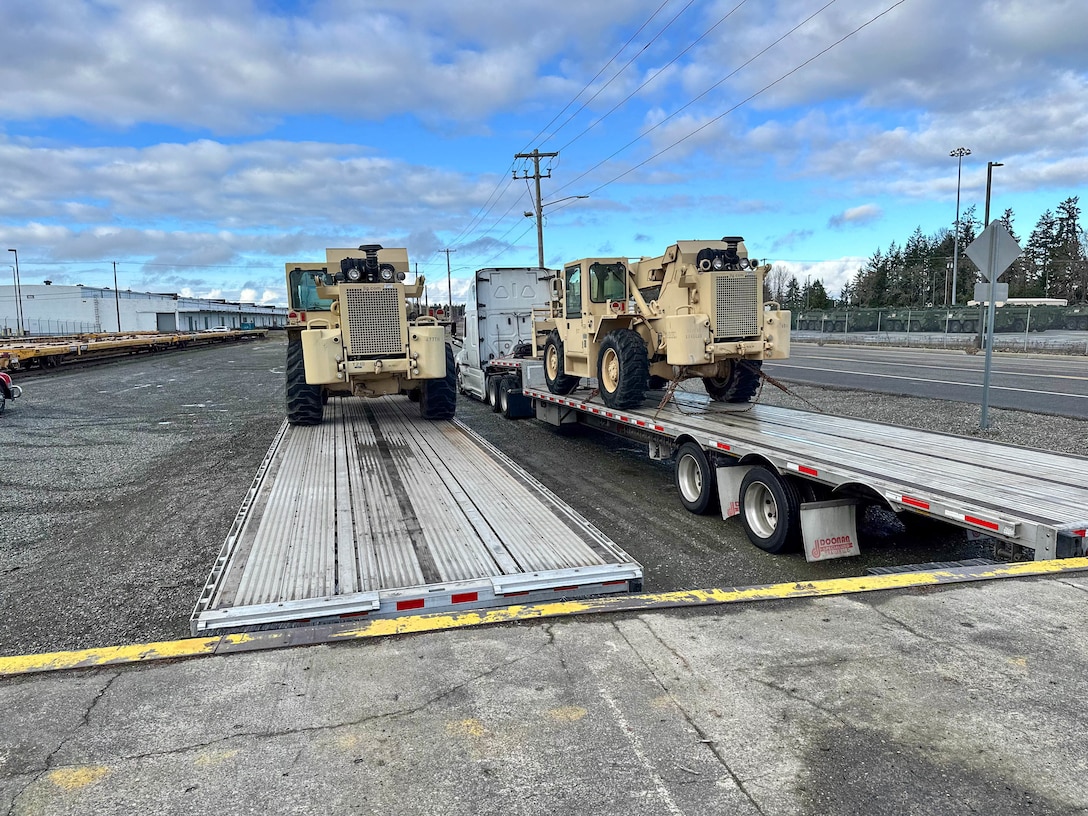 U.S Army Reserve forklifts assigned to 477th Inland Cargo Transportation Company, 385th Transportation Terminal Battalion, 364th Expeditionary Sustainment Command, arrives at Joint Base Lewis-McChord, Washington, for tips and scales prior to forward positioning in the Indo-Pacific region, Jan. 12, 2026. The 364th Expeditionary Sustainment Command is headquartered in Marysville, Washington, and is regionally aligned to U.S. Indo-Pacific Command, providing logistical and sustainment support across seven western states and the Indo-Pacific region. (Courtesy Photo)