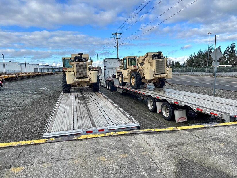 U.S Army Reserve forklifts assigned to 477th Inland Cargo Transportation Company, 385th Transportation Terminal Battalion, 364th Expeditionary Sustainment Command, arrives at Joint Base Lewis-McChord, Washington, for tips and scales prior to forward positioning in the Indo-Pacific region, Jan. 12, 2026. The 364th Expeditionary Sustainment Command is headquartered in Marysville, Washington, and is regionally aligned to U.S. Indo-Pacific Command, providing logistical and sustainment support across seven western states and the Indo-Pacific region. (Courtesy Photo)