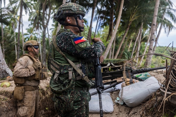 U.S. Marines assigned to 1st Battalion, 5th Marine Regiment, 1st Marine Division, Marine Rotational Force – Darwin, and Philippine marines stand by to engage during a counter-landing live-fire exercise as part of Exercise Balikatan 2026 in Aporawan, Philippines, April 27, 2026.