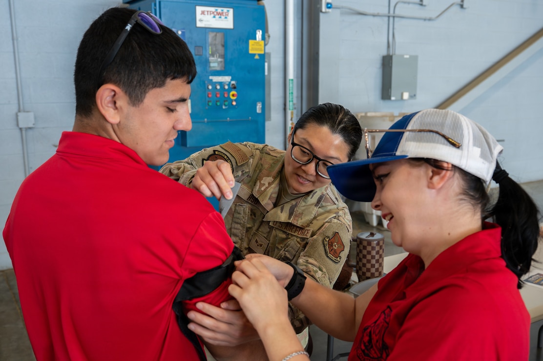 2nd MDG Airmen teaches cadets TCCC