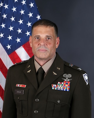 Official Photo of COL Brian Pipkin