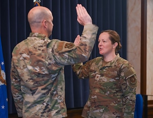 image of an officer reaffirming their oath of office