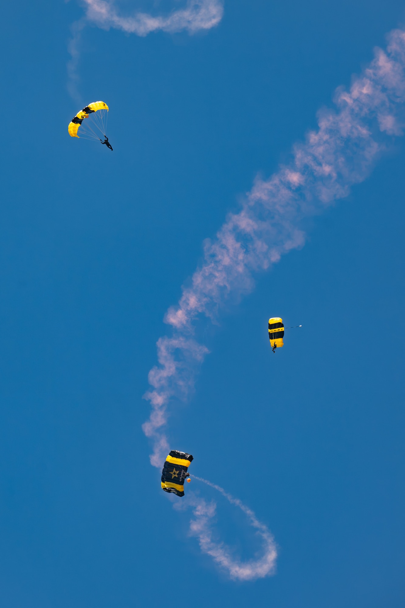 Members of the U.S. Army Golden Knights Parachute Team descend during a demonstration at the Arctic Lightning Air Show at Eielson Air Force Base, Alaska, Aug. 1, 2026.