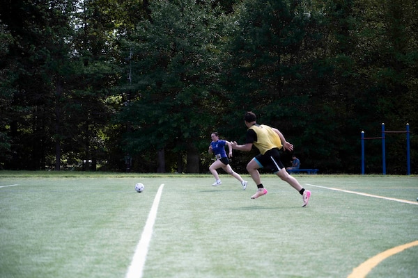 Sailors assigned to Navy Medicine Readiness and Training Command Bethesda, participate in the 2026 NMRTC Bethesda Captain’s Cup at Walter Reed National Military Medical Center, July 31, 2026. NMRTC Bethesda's mission is to maximize warfighter performance through optimized medical readiness tailored to operational requirements, enhance the readiness of the medical force to sustain expeditionary medical capability, and train and develop the Navy Medicine Force. (U.S. Navy photo by Mass Communication Specialist 2nd Class Alec Kramer)