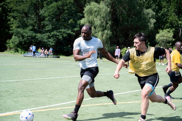 Sailors assigned to Navy Medicine Readiness and Training Command Bethesda, participate in the 2026 NMRTC Bethesda Captain’s Cup at Walter Reed National Military Medical Center, July 31, 2026. NMRTC Bethesda's mission is to maximize warfighter performance through optimized medical readiness tailored to operational requirements, enhance the readiness of the medical force to sustain expeditionary medical capability, and train and develop the Navy Medicine Force. (U.S. Navy photo by Mass Communication Specialist 2nd Class Alec Kramer)