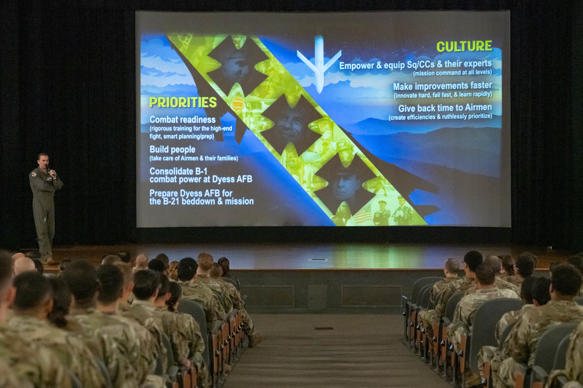 Commander speaks to Airmen.