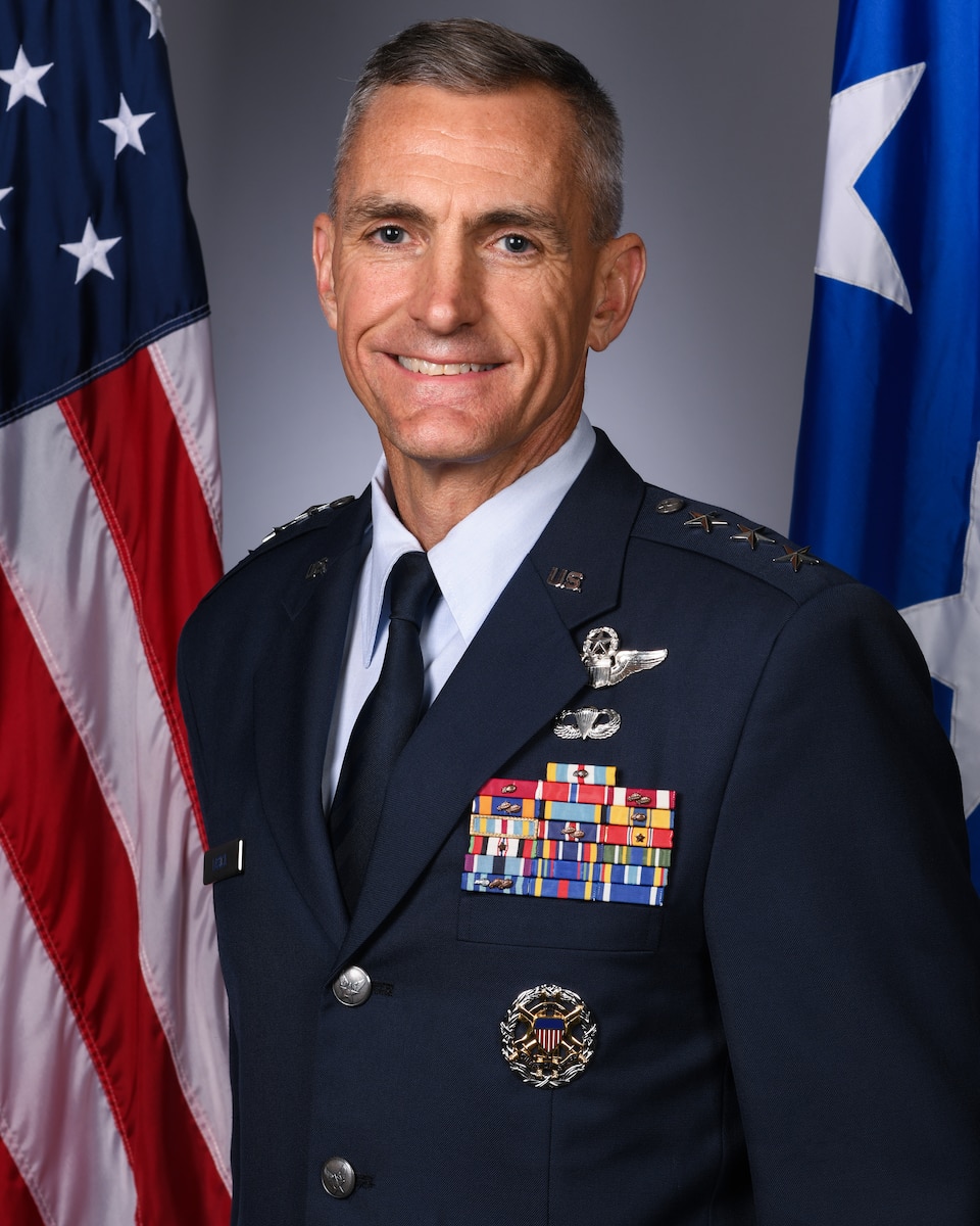 The official portrait of U.S. Air Force Lt. Gen. Daniel T. Lasica, 9th Air Force (Air Forces Central) commander, taken at Shaw Air Force Base, South Carolina, Aug. 4, 2026. (U.S. Air Force photo by Staff Sgt. Max J. Daigle)