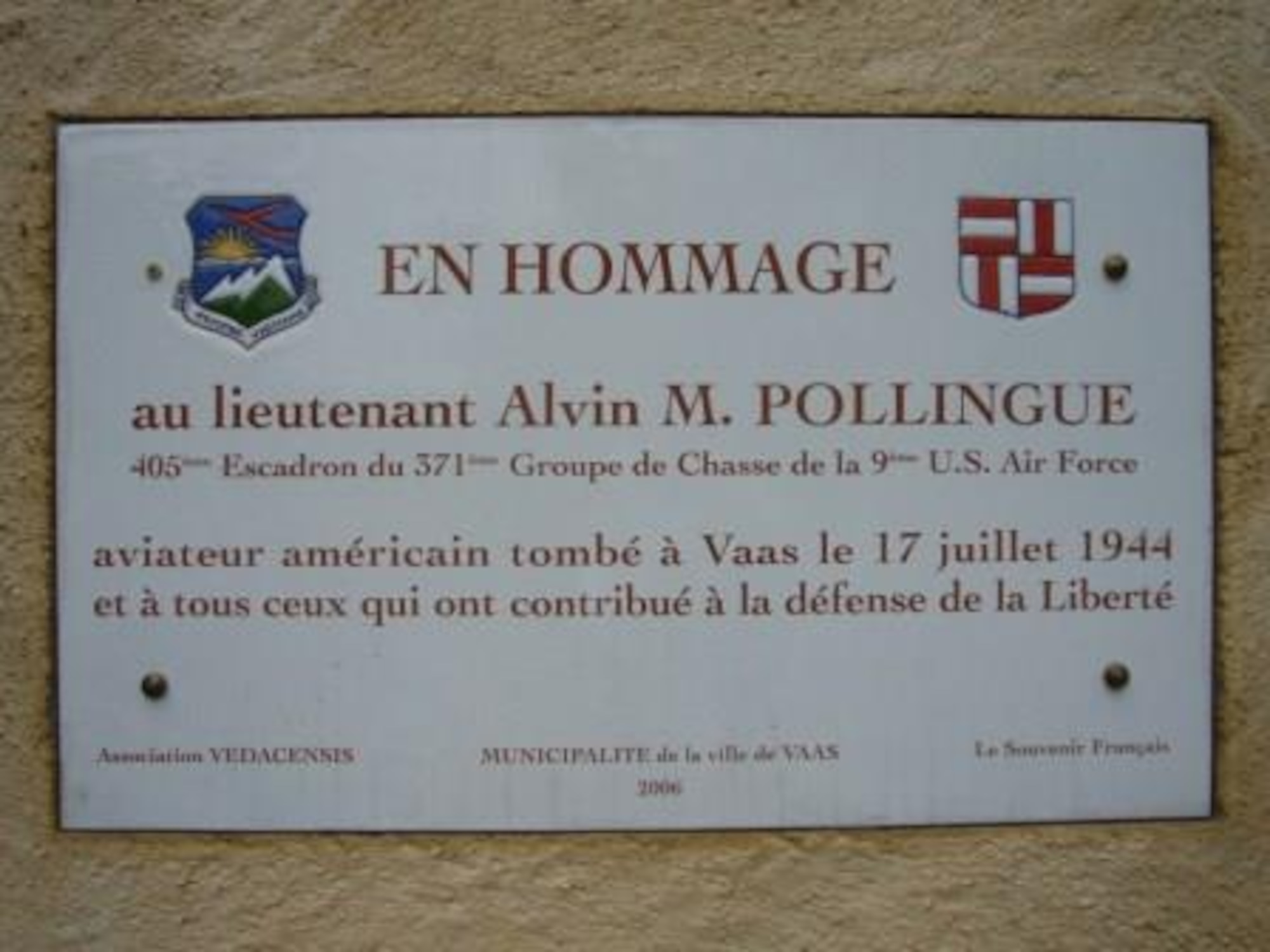 Closeup of the memorial plaque on the stele in honor of Lt. Pollingue.  One can see the emblem of the 142nd Wing, designated as the 371st Fighter Group in World War II, and its motto, “Semper Vigilans.” (American War Memorials Overseas, Inc. Website)