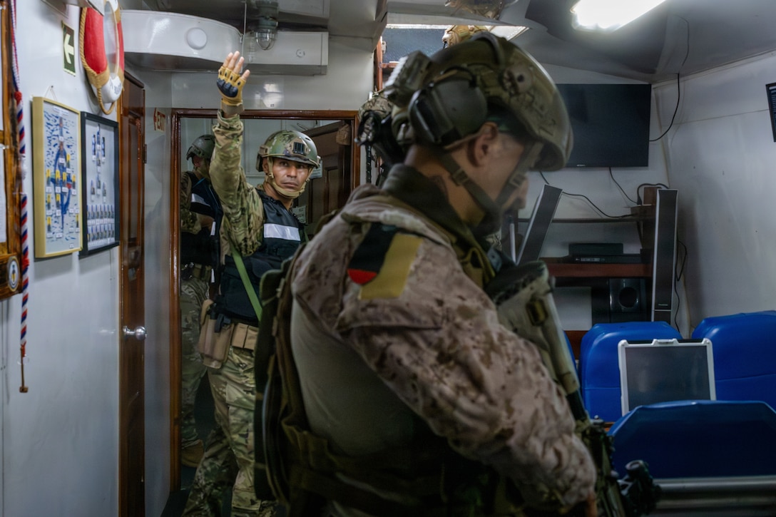 members of the Panamanian Servicio Nacional Aeronaval search cabins during visit, board, search and seizure training