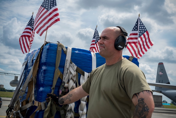 From Tasking to Airlift: 374th LRS supports Kumamoto earthquake relief