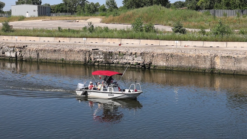 Small boat on the Chicago Sanitary  and Ship Canal